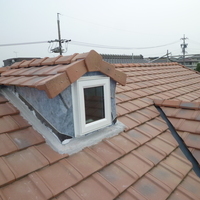 屋根に窓を付けました。のサムネイル