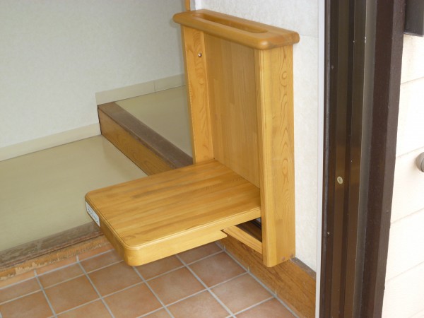 手摺を収納式椅子に