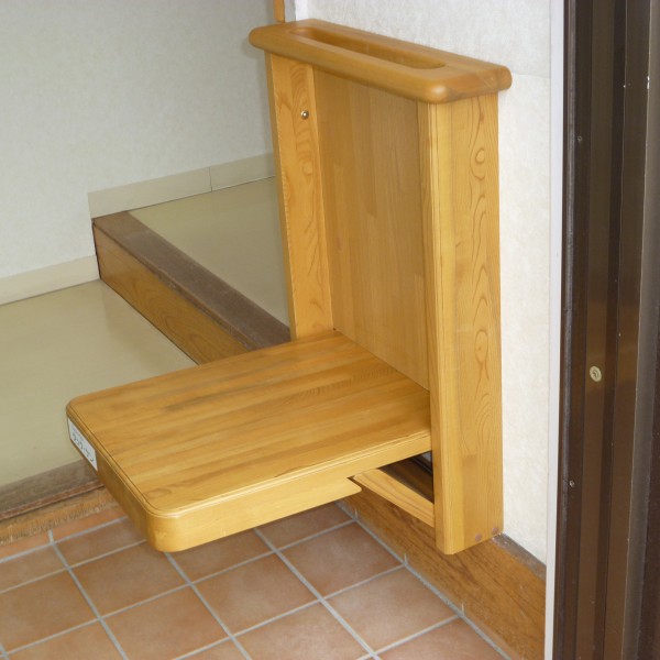 手摺を収納式椅子に